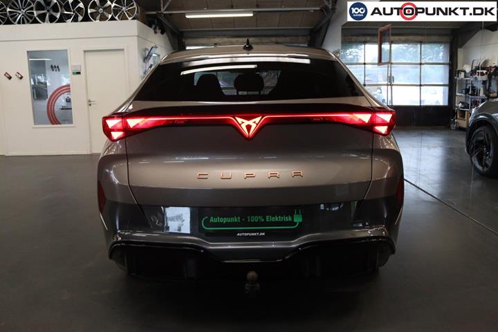 Orange Cupra Tavascan fra 2025