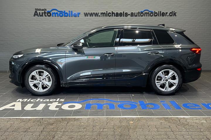 Grå Audi Q6 e-tron fra 2025
