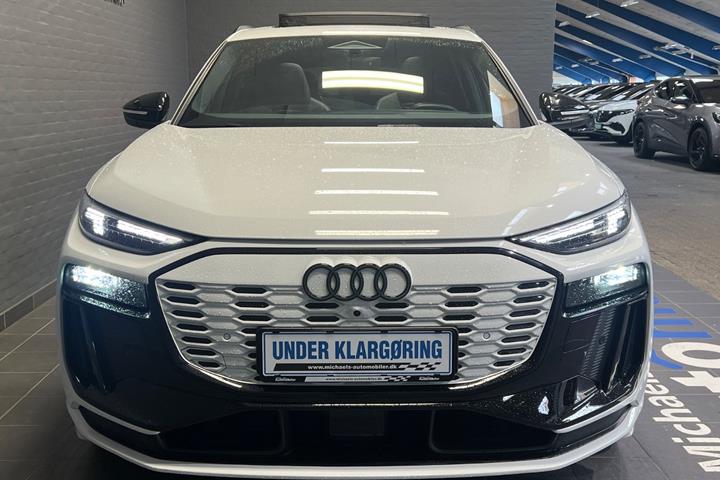 Hvid Audi Q6 e-tron fra 2024