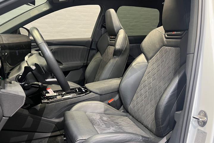 Hvid Audi Q6 e-tron fra 2024