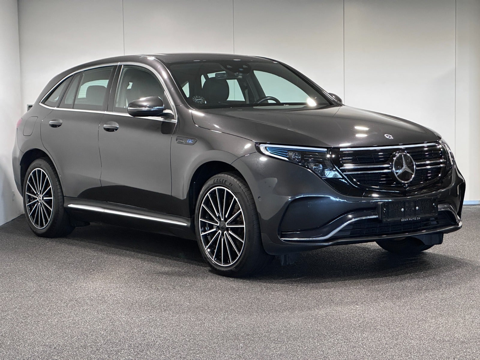 Grå Mercedes EQC400 fra 2020