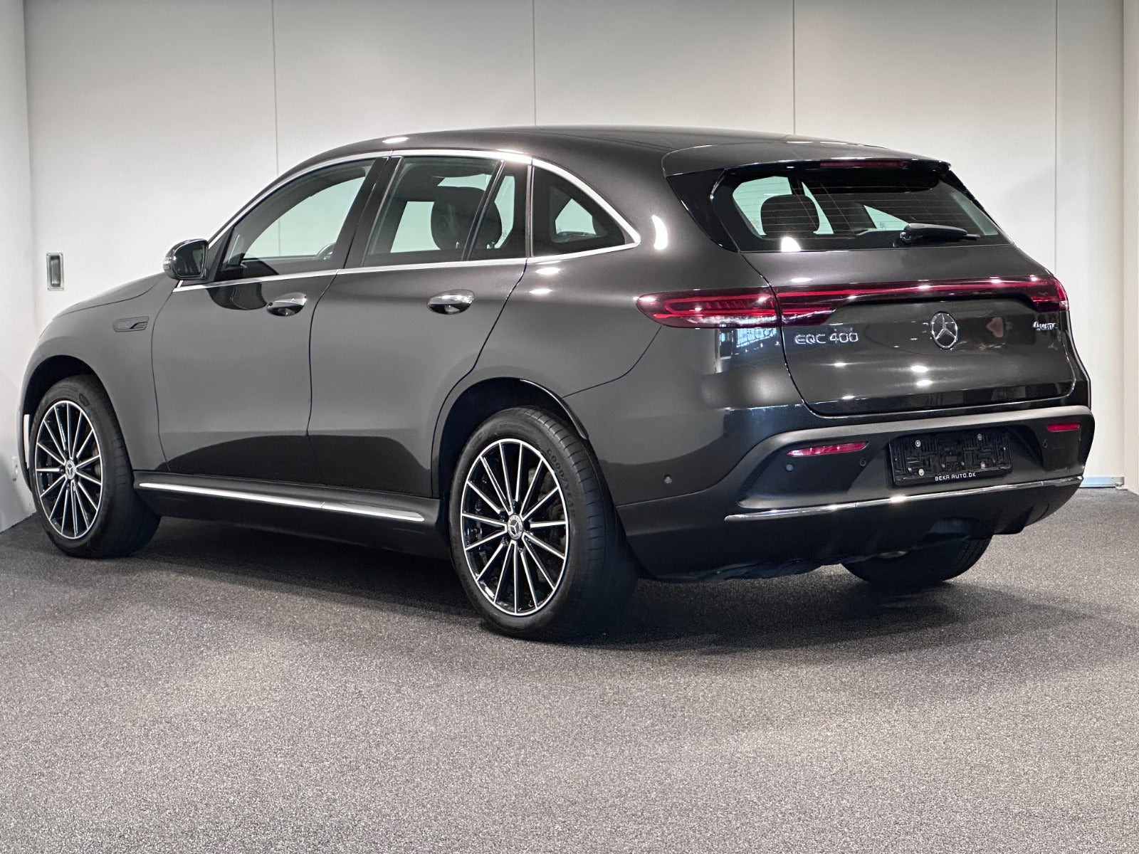 Grå Mercedes EQC400 fra 2020