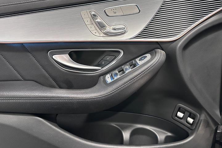 Grå Mercedes EQC400 fra 2020