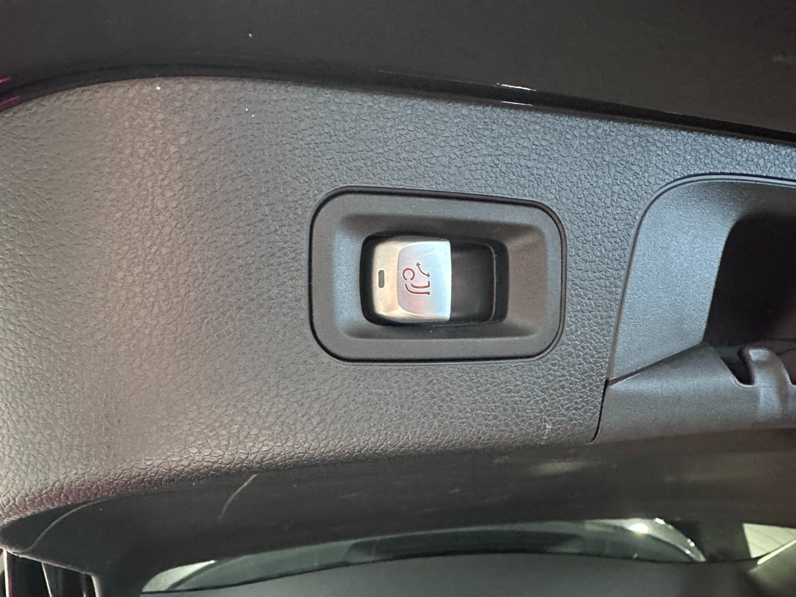 Grå Mercedes EQC400 fra 2020