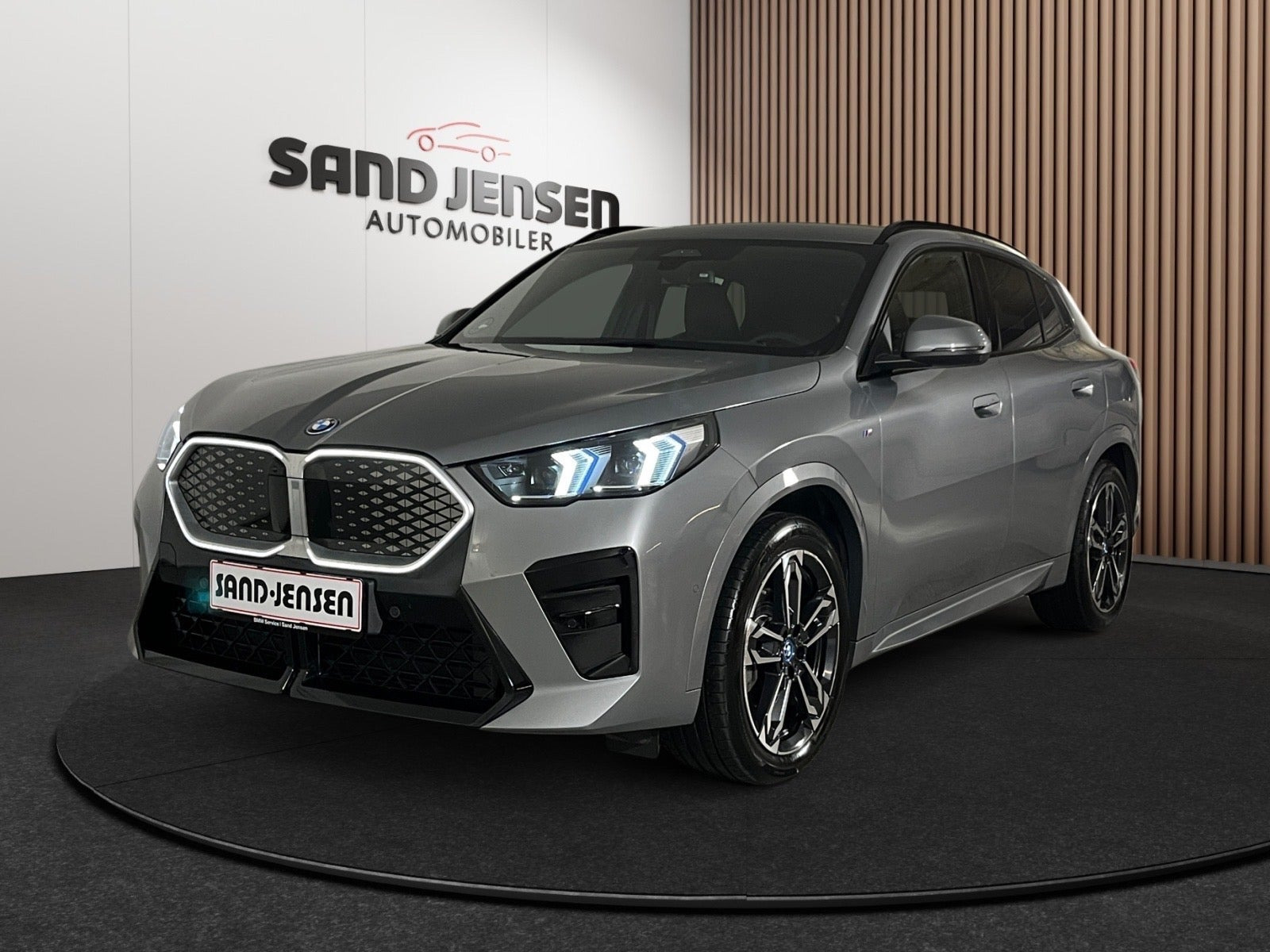 BMW iX2 eDrive20 Fully Charged M-Sport Van