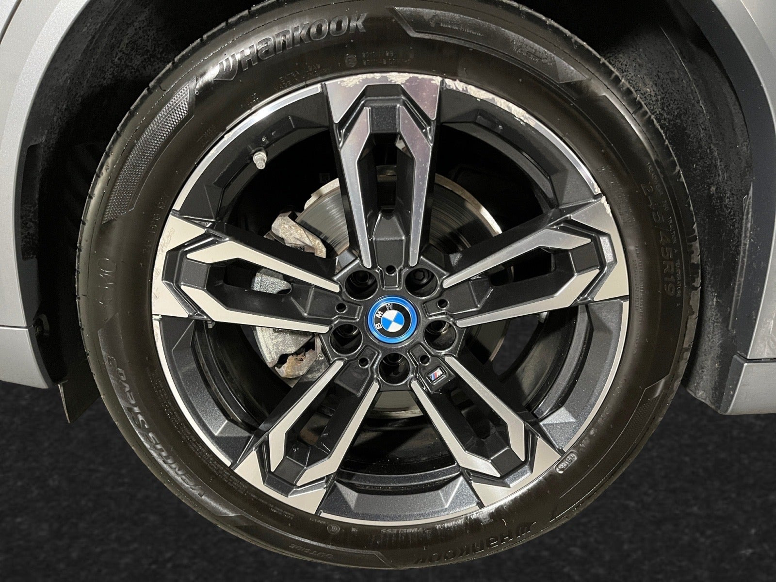 Grå BMW iX2 fra 2025