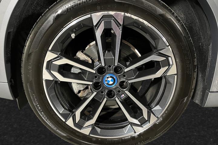 Grå BMW iX2 fra 2025
