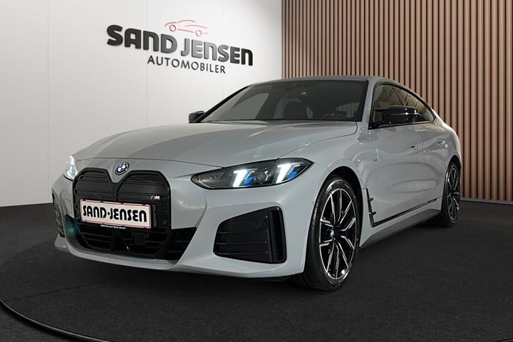 Grå BMW i4 fra 2026 set udefra