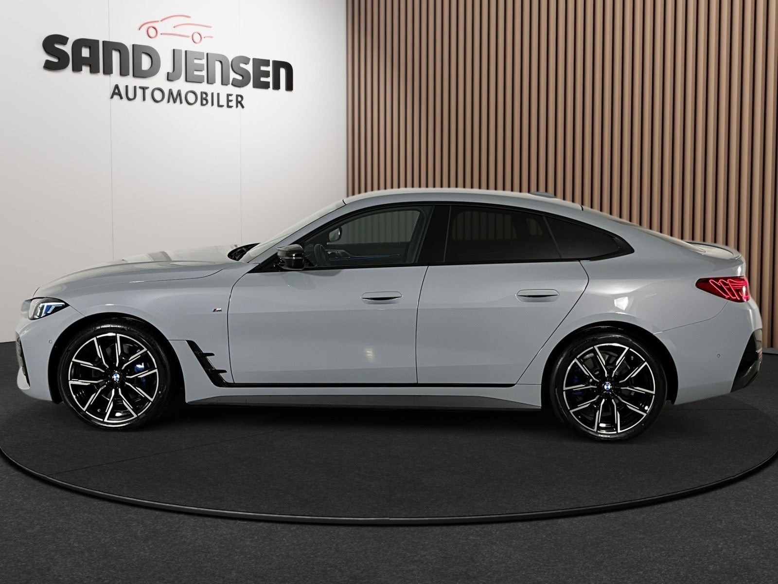 Grå BMW i4 fra 2026