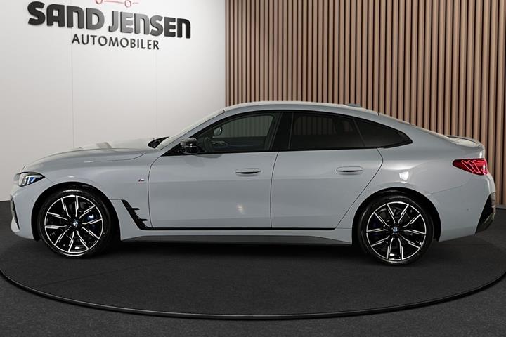 Grå BMW i4 fra 2026
