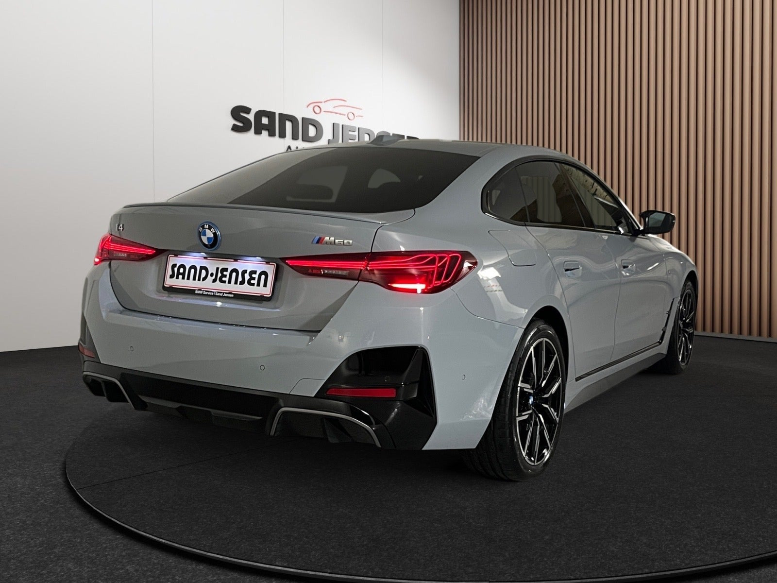 Grå BMW i4 fra 2026