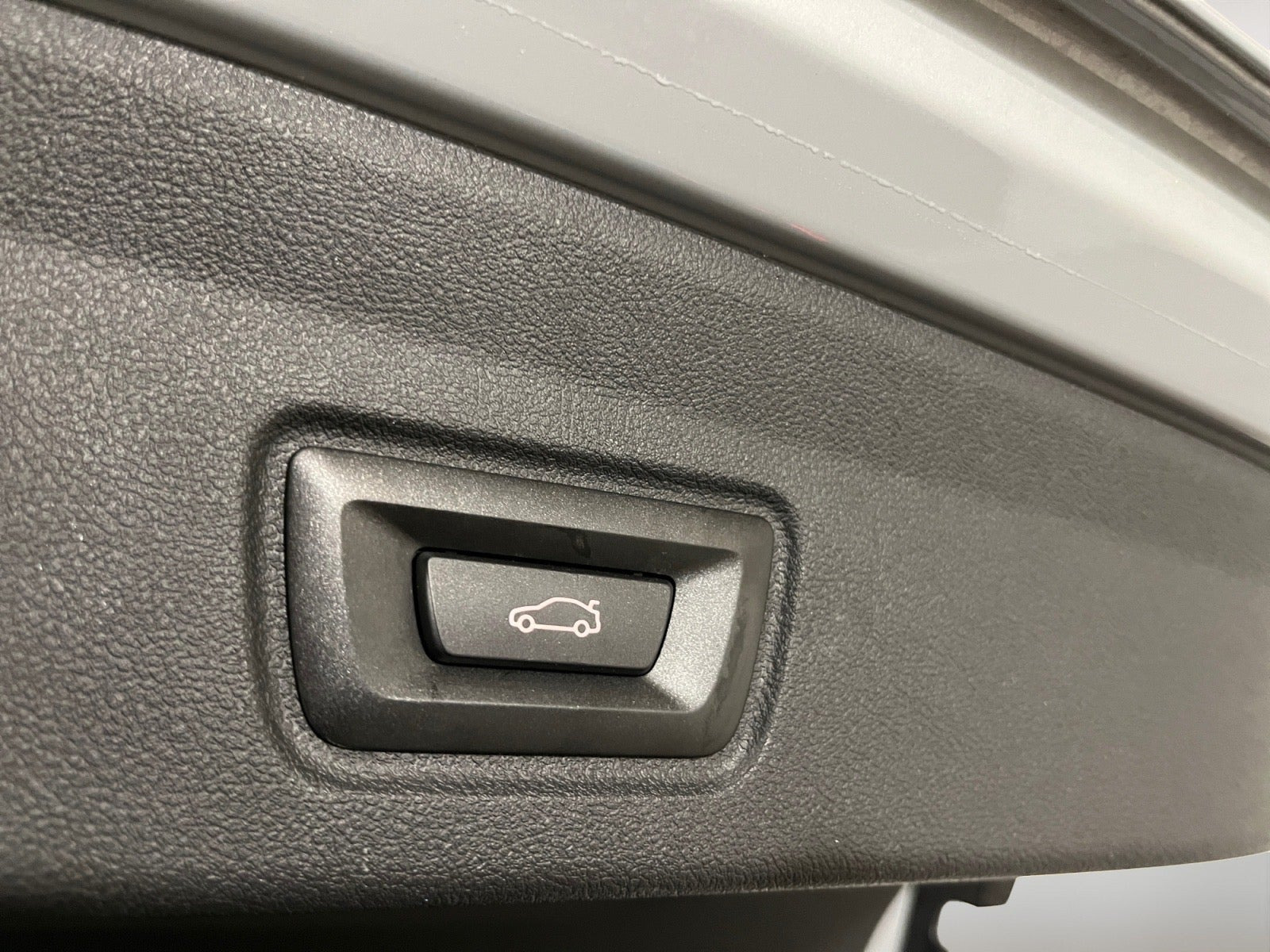 Grå BMW i4 fra 2026
