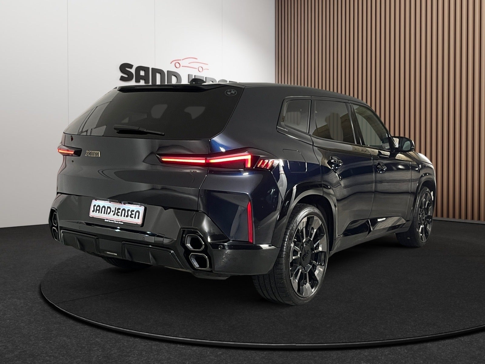 Sort BMW XM fra 2023