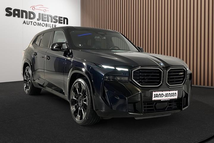 Sort BMW XM fra 2023