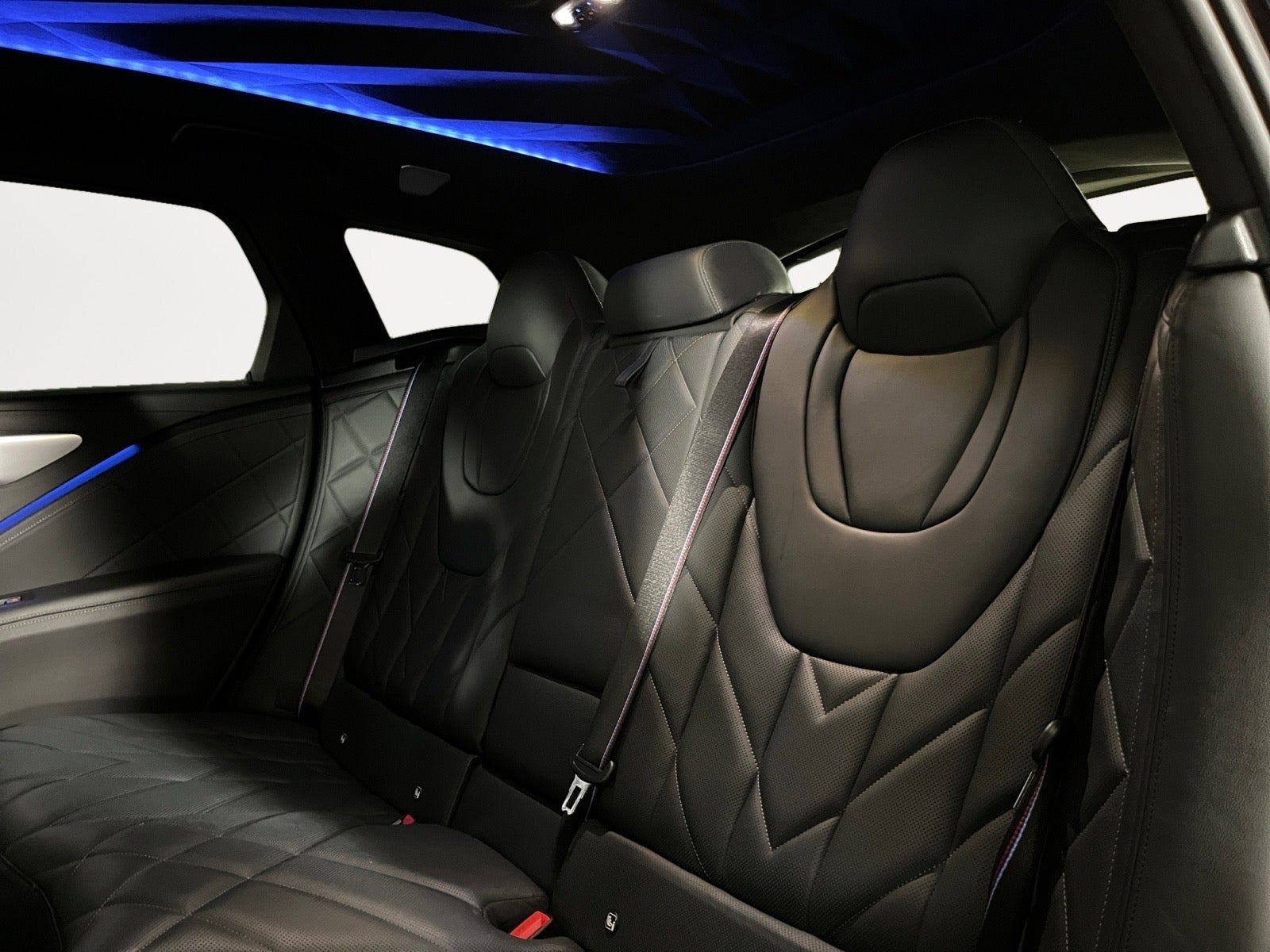 Sort BMW XM fra 2023