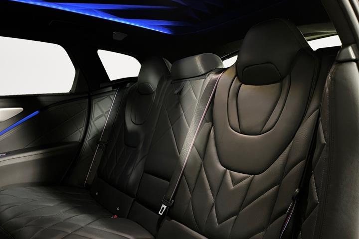 Sort BMW XM fra 2023