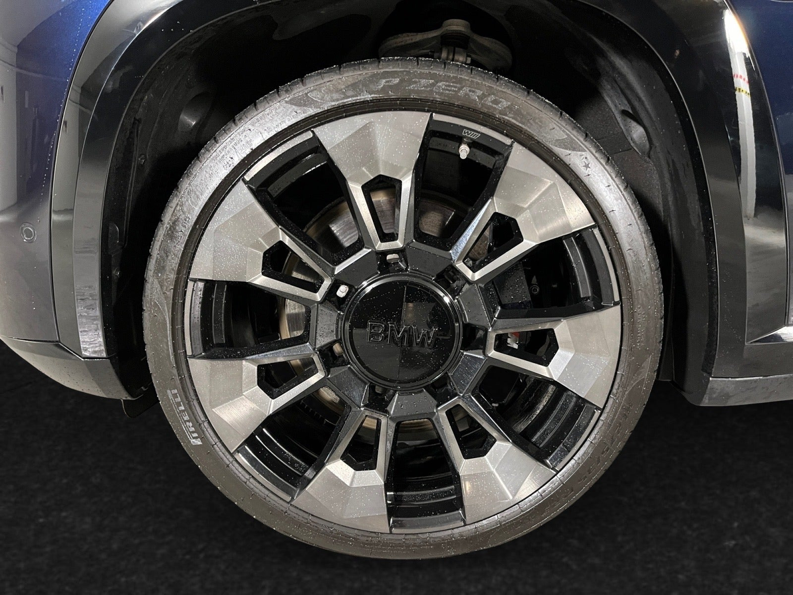 Sort BMW XM fra 2023