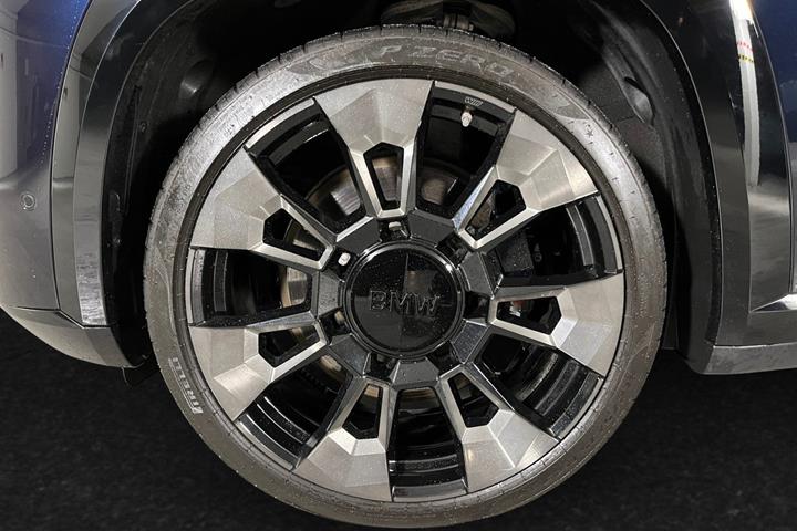 Sort BMW XM fra 2023