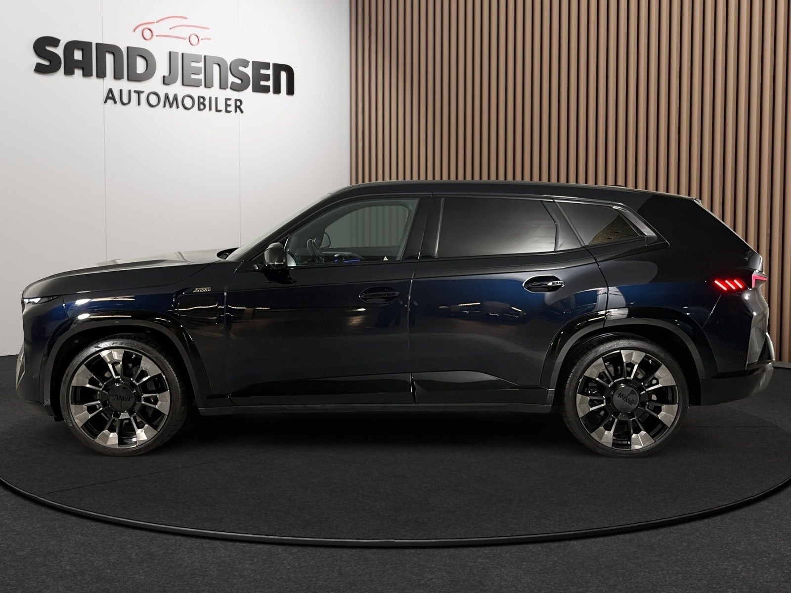 Sort BMW XM fra 2023
