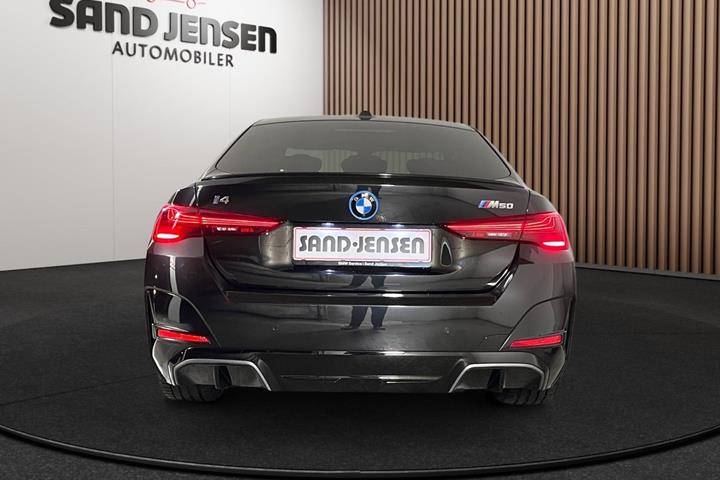 Sort BMW i4 fra 2025