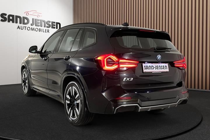 Sort BMW iX3 fra 2024