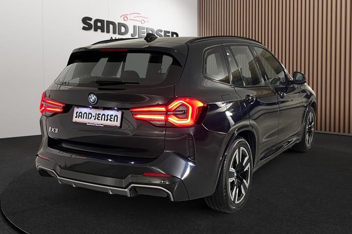 Sort BMW iX3 fra 2024