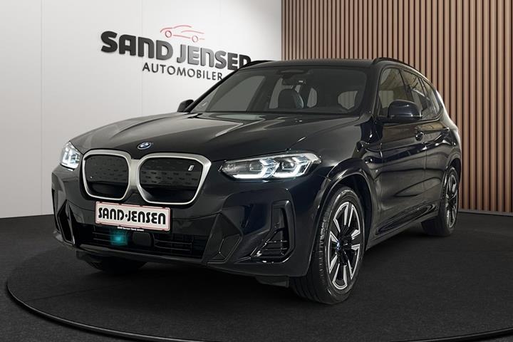 Sort BMW iX3 fra 2024