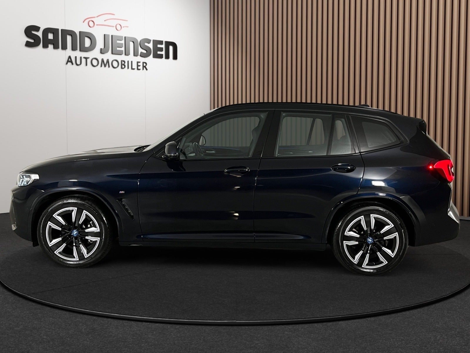 Sort BMW iX3 fra 2024