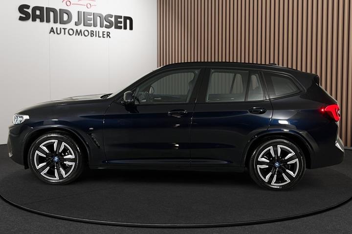 Sort BMW iX3 fra 2024
