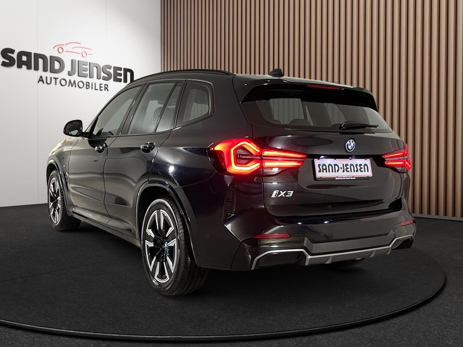 Sort BMW iX3 fra 2024