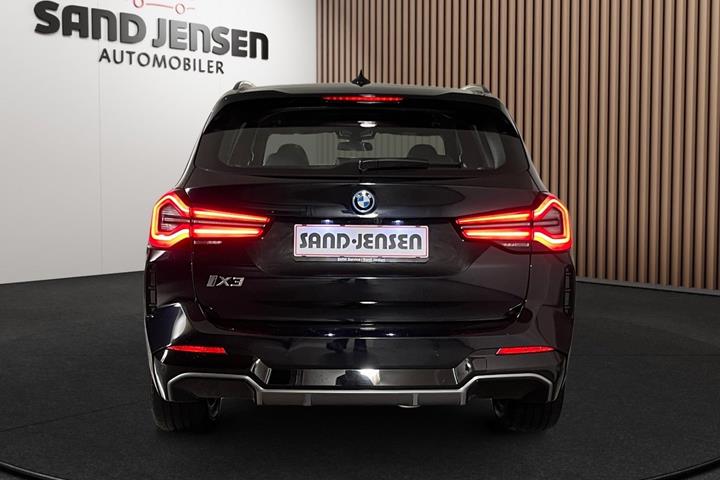 Sort BMW iX3 fra 2024