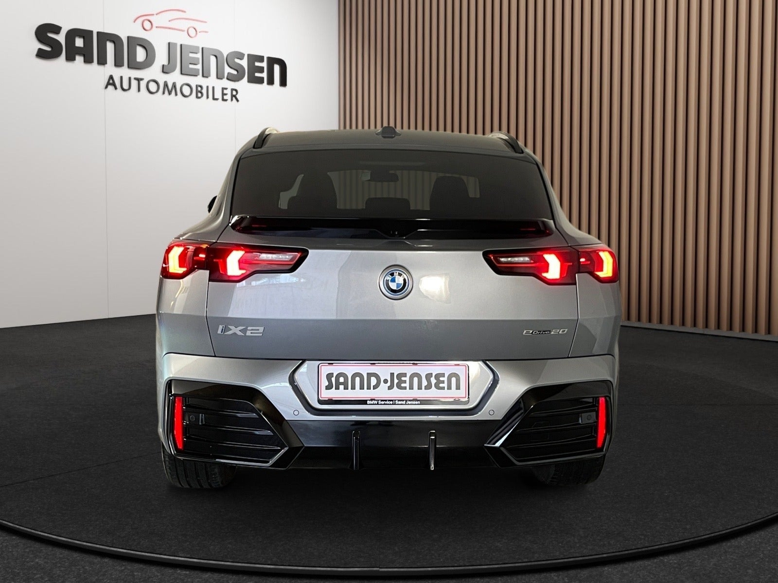 Grå BMW iX2 fra 2025
