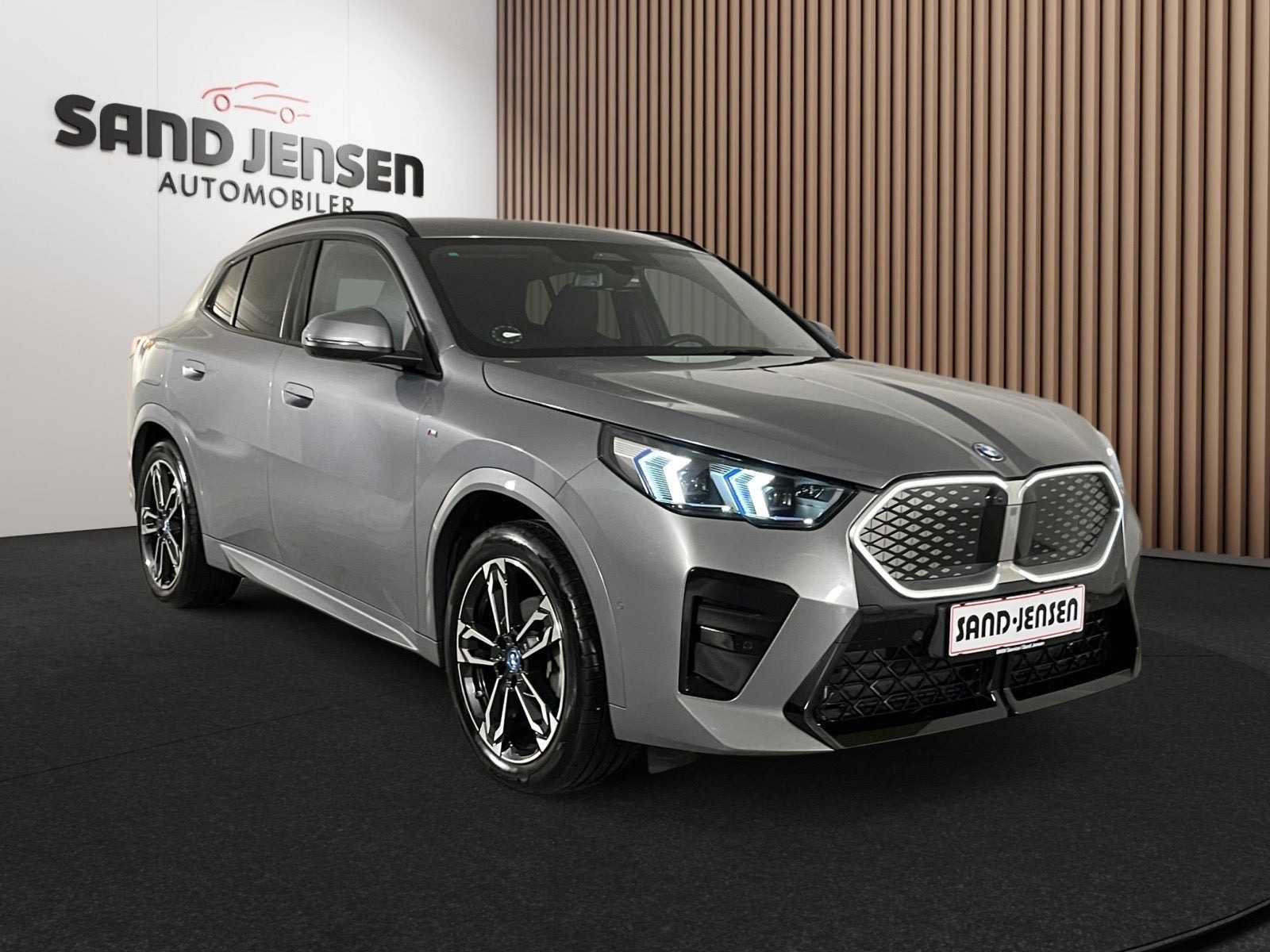 BMW iX xDrive60, 544ps, 2026