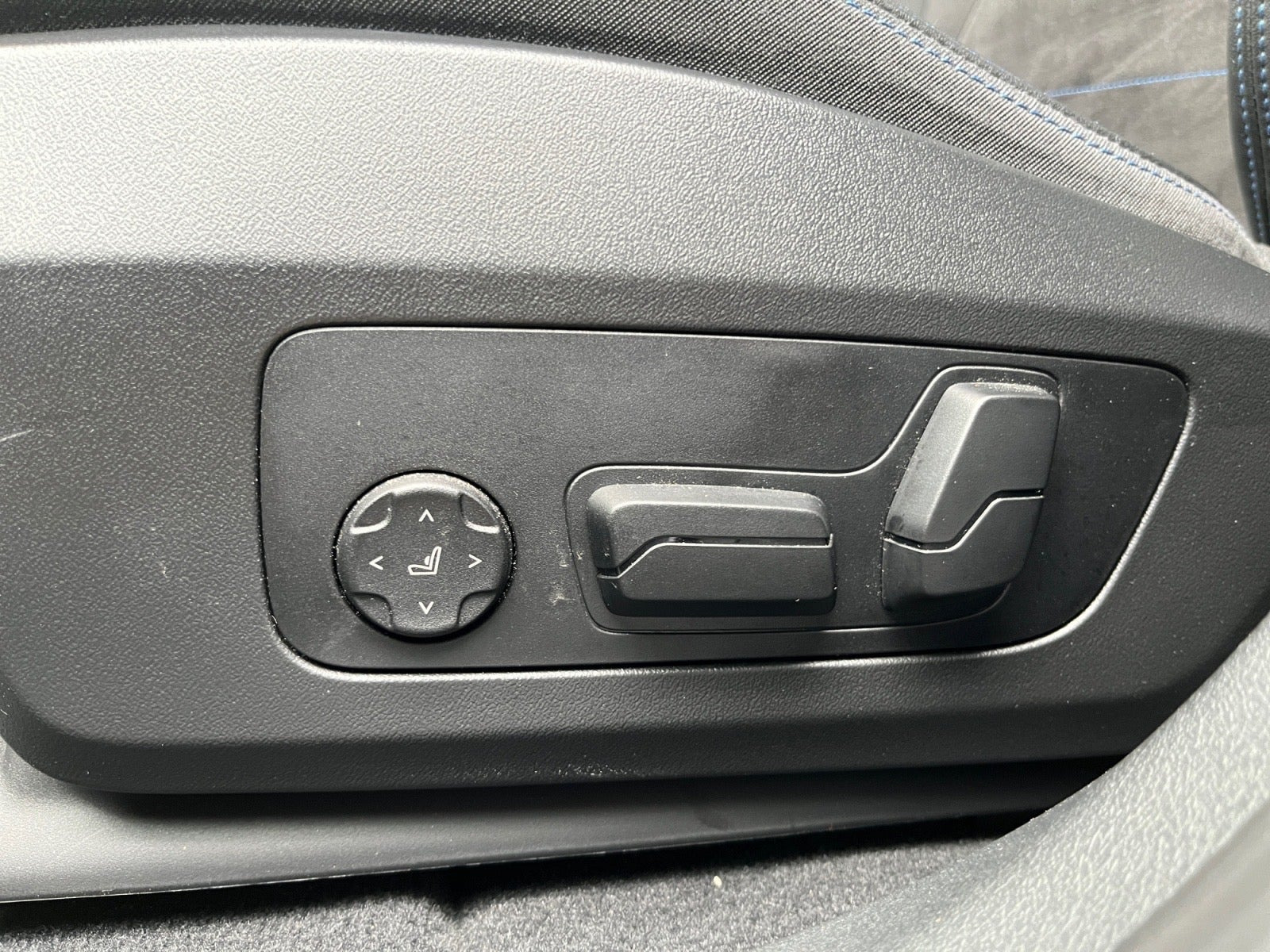 BMW iX xDrive60, 544ps, 2026