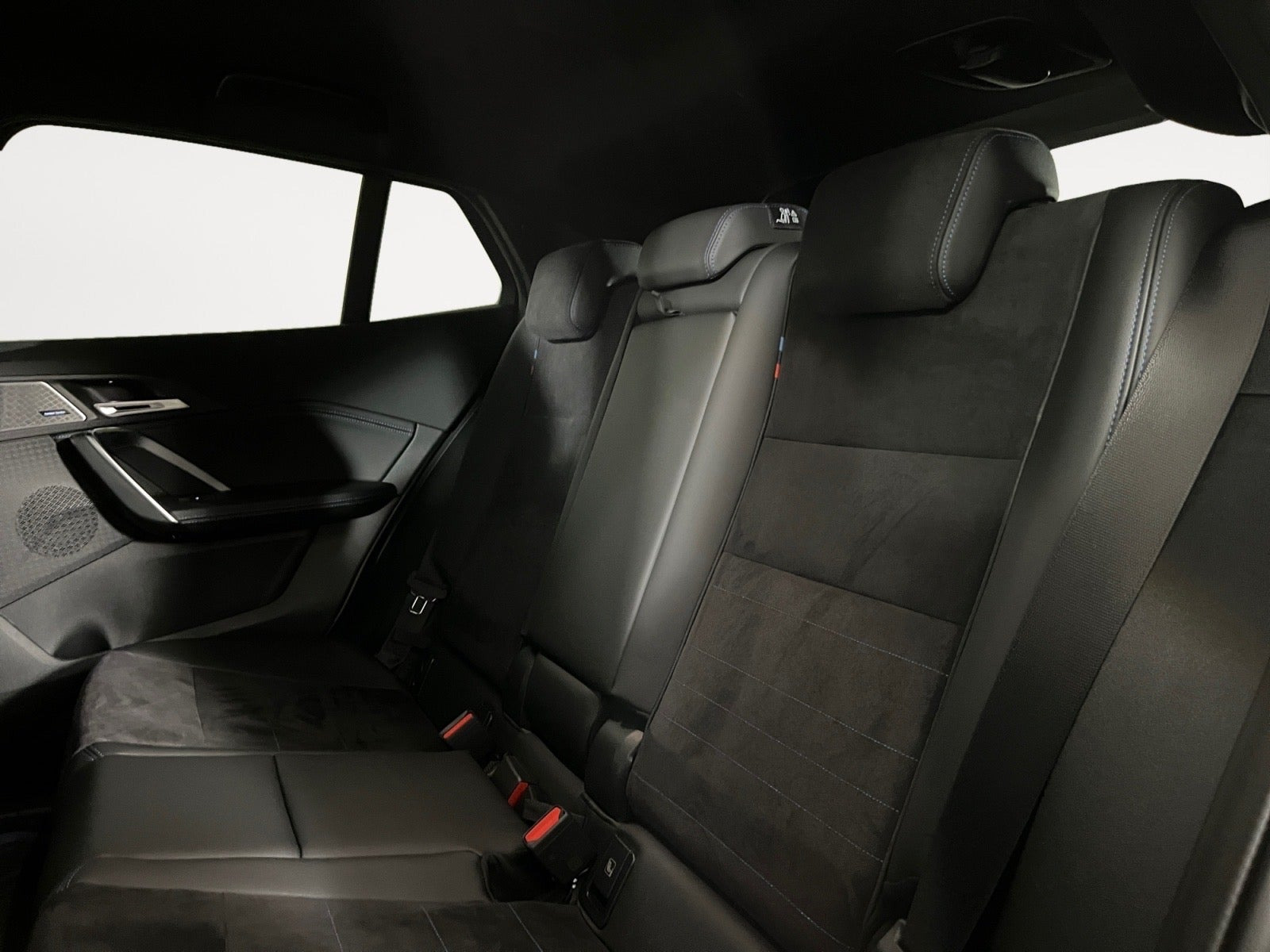 Grå BMW iX2 fra 2025