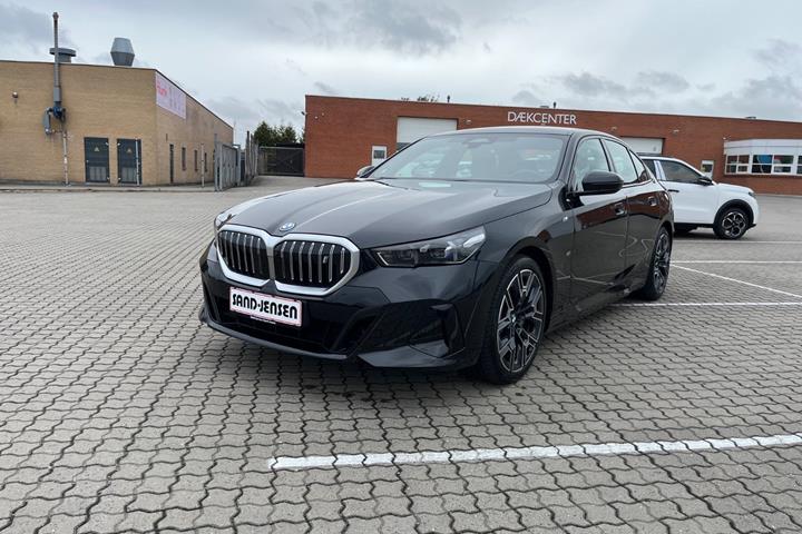 Sort BMW i5 fra 2025