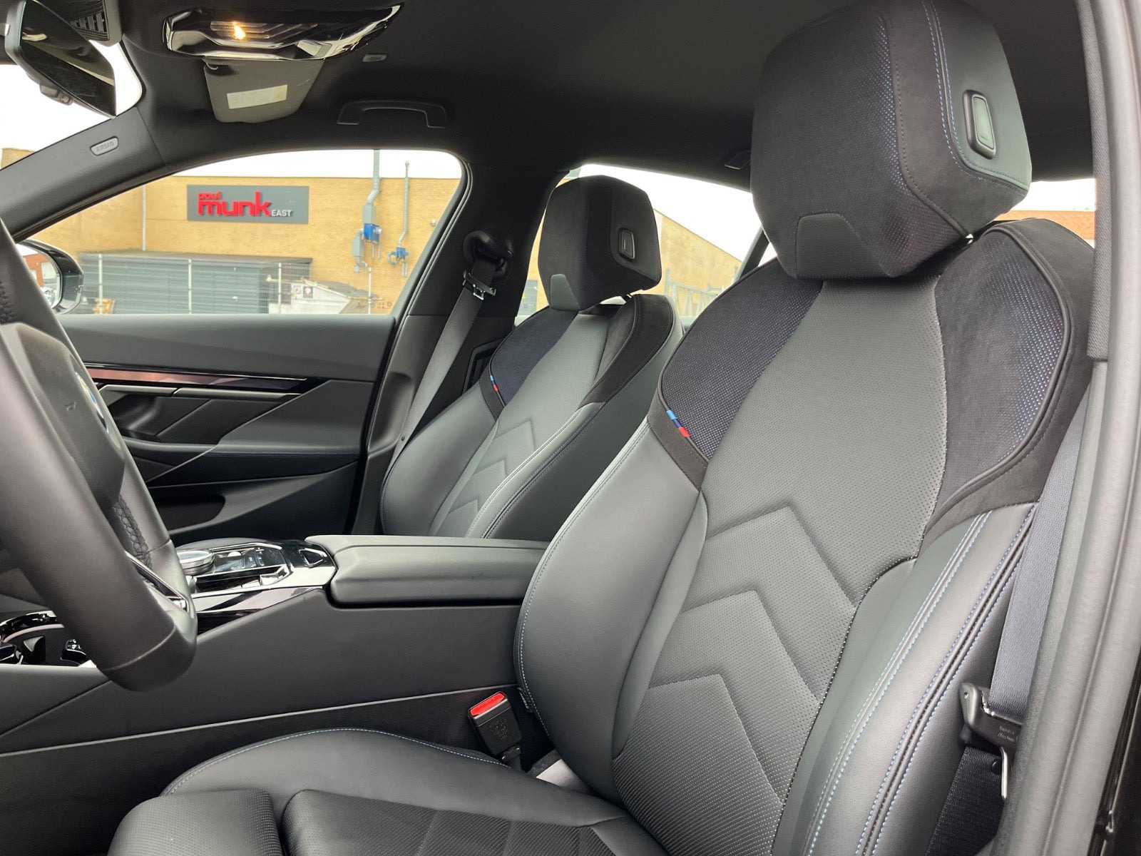 Sort BMW i5 fra 2025
