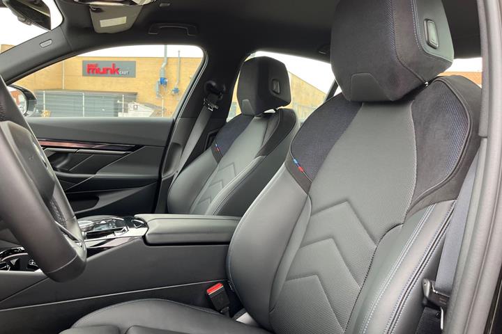 Sort BMW i5 fra 2025