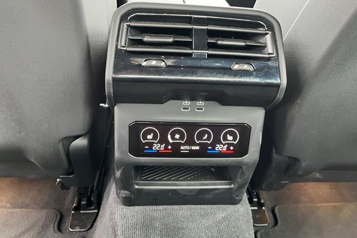 Sort BMW i5 fra 2025