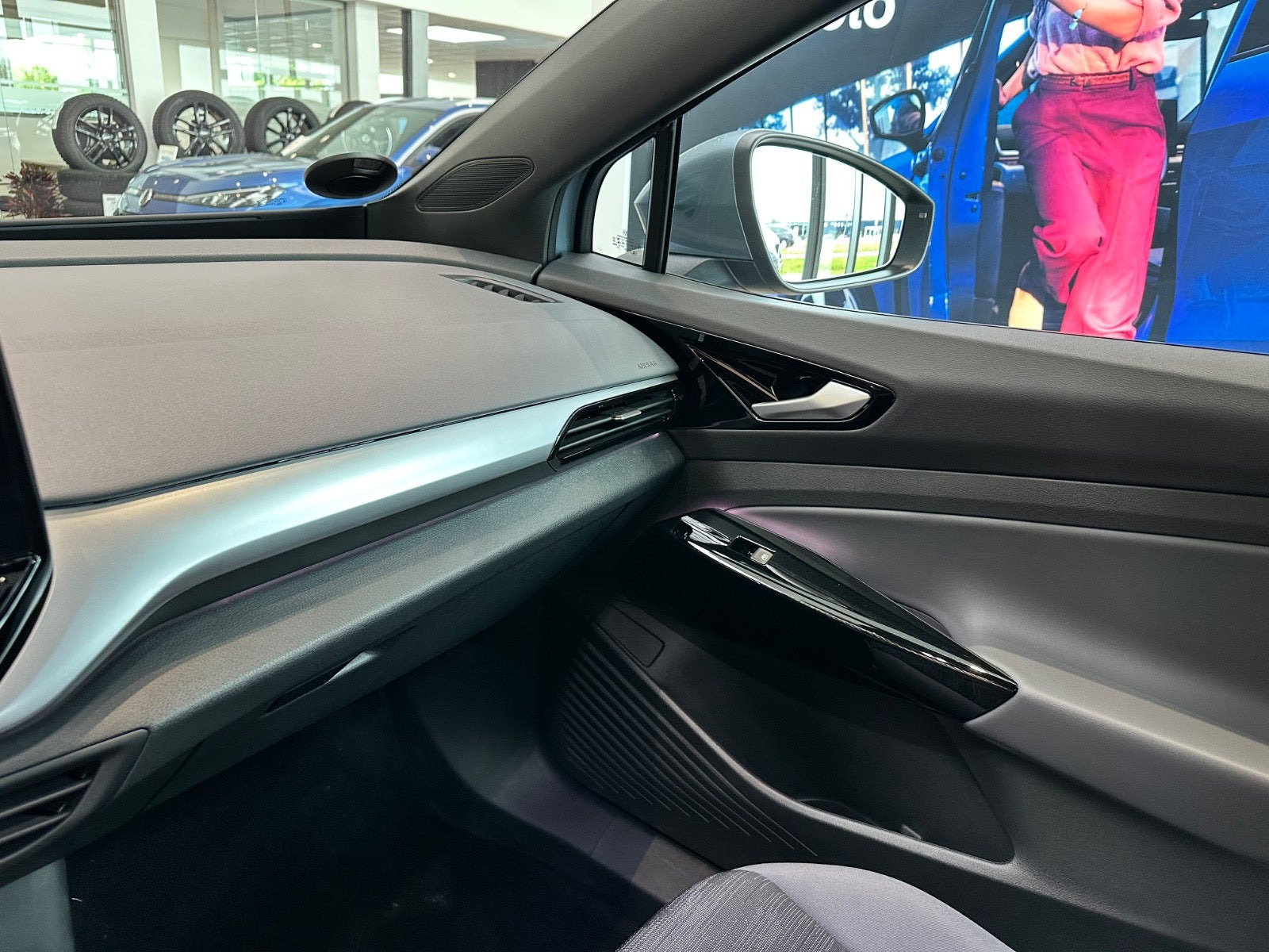 Blå VW ID.4 fra 2023