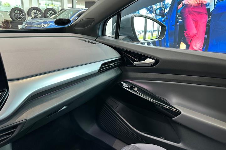 Blå VW ID.4 fra 2023