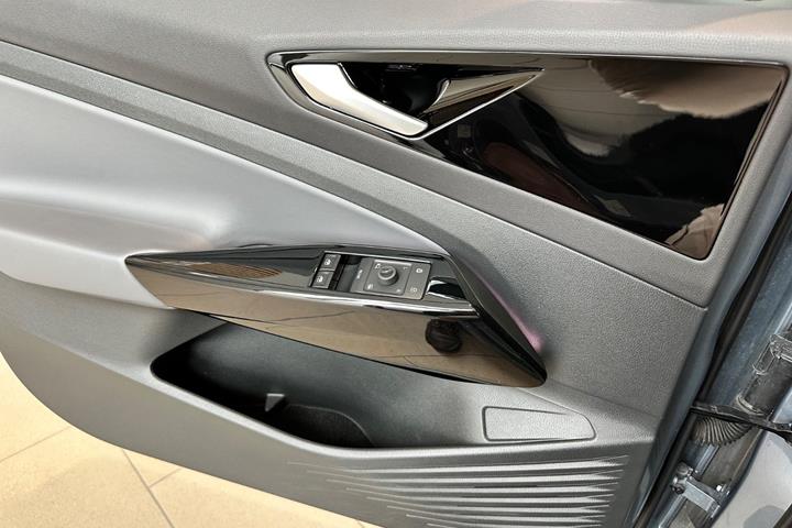 Blå VW ID.4 fra 2023