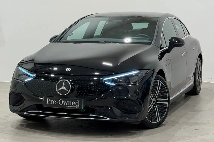 Sort Mercedes EQE300 fra 2023