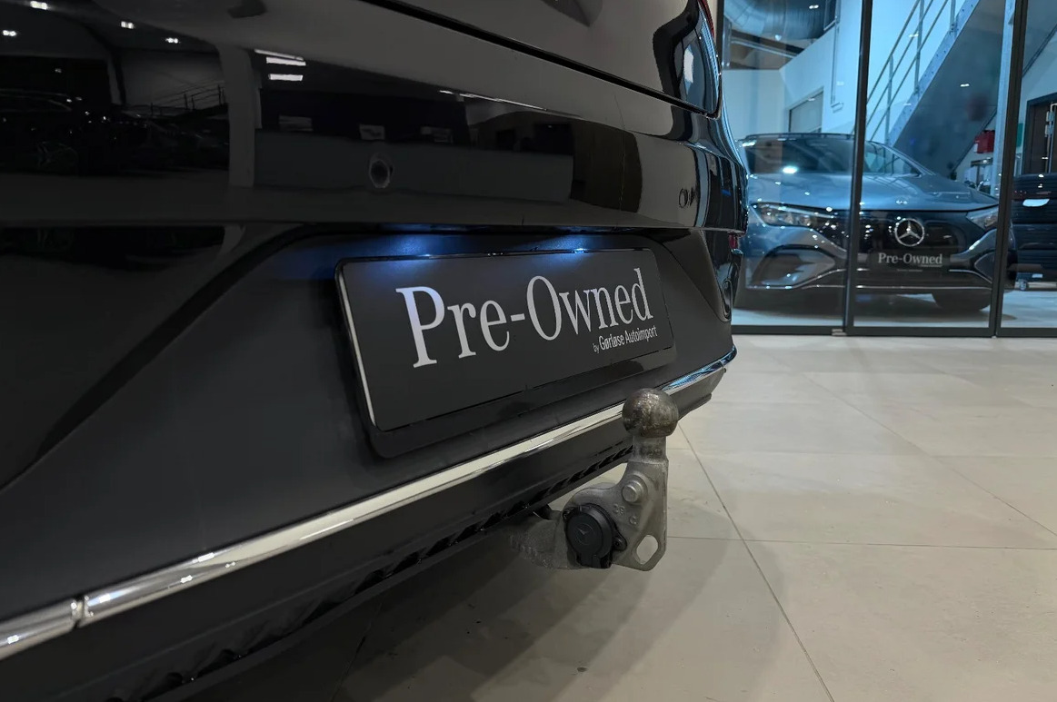 Sort Mercedes EQE300 fra 2023