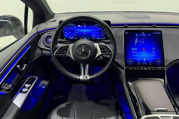 Sort Mercedes EQE300 fra 2023