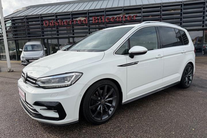 Hvid VW Touran fra 2021