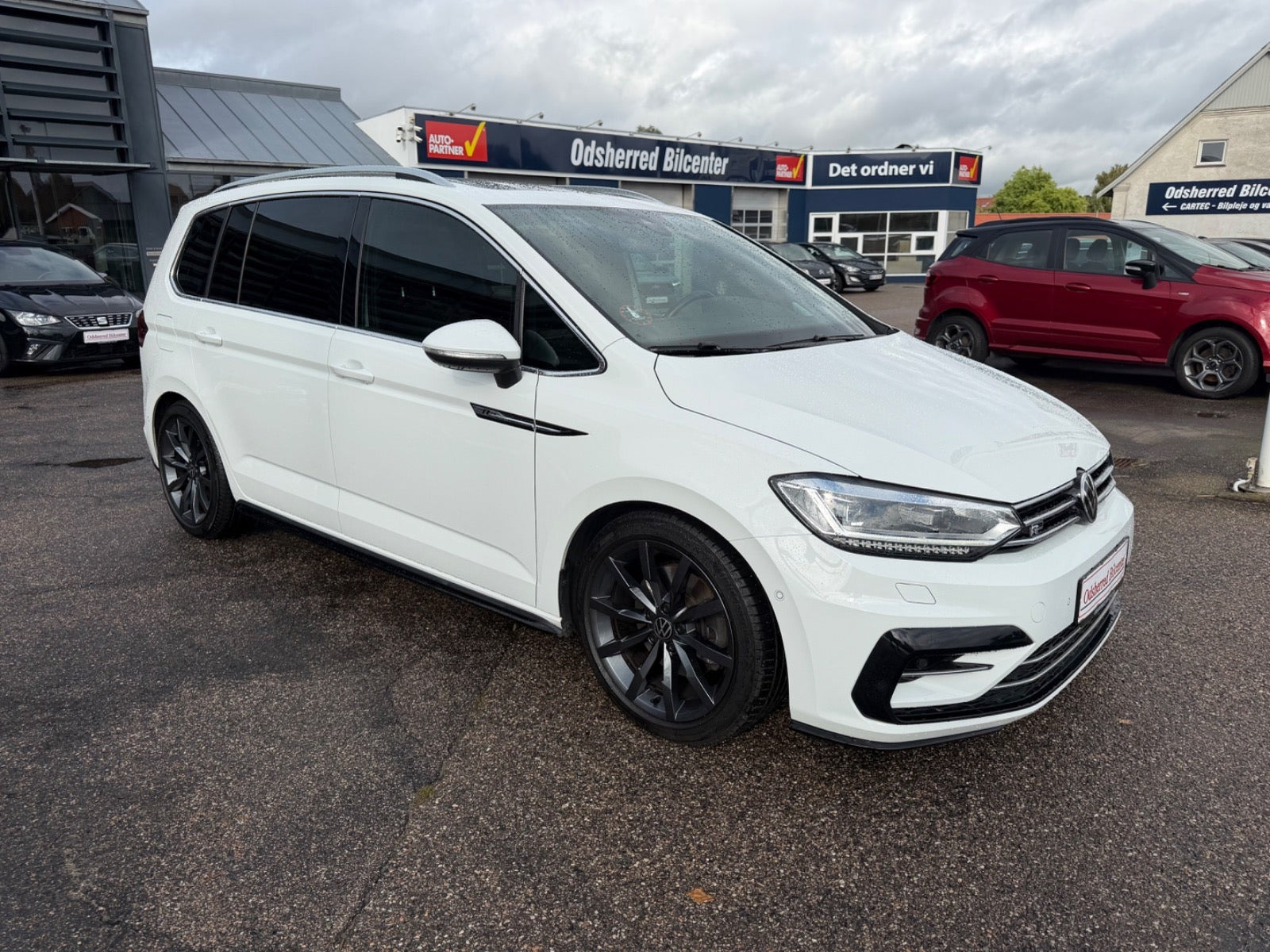 Hvid VW Touran fra 2021