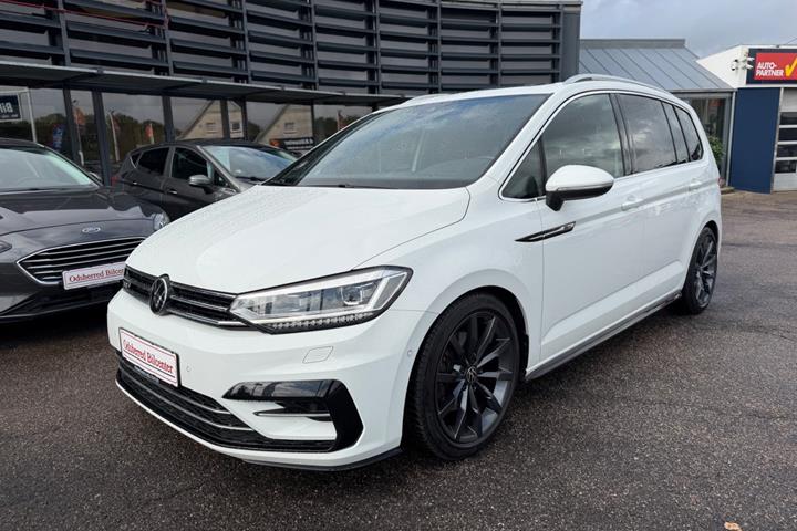 Hvid VW Touran fra 2021