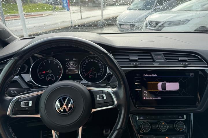 Hvid VW Touran fra 2021