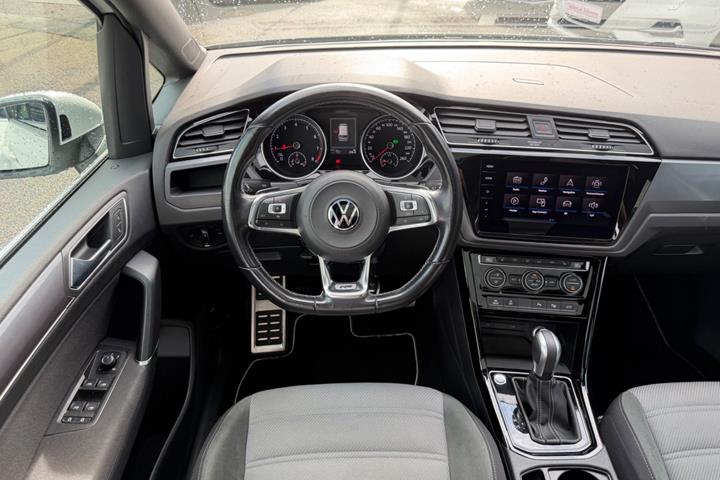Hvid VW Touran fra 2021